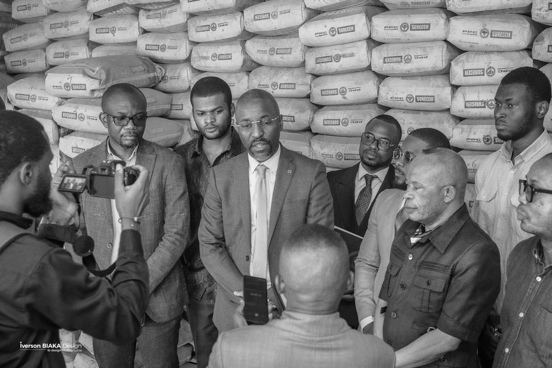 Chargement des sacs de ciment