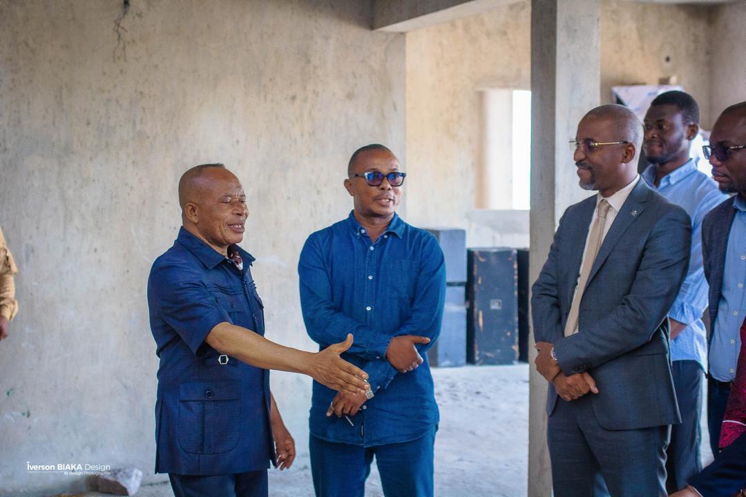 Remise protocolaire du don